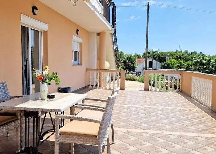 Apartment Pinezic Skrbcici