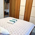 Apartment Pinezić *