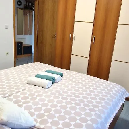Apartment Pinezic *